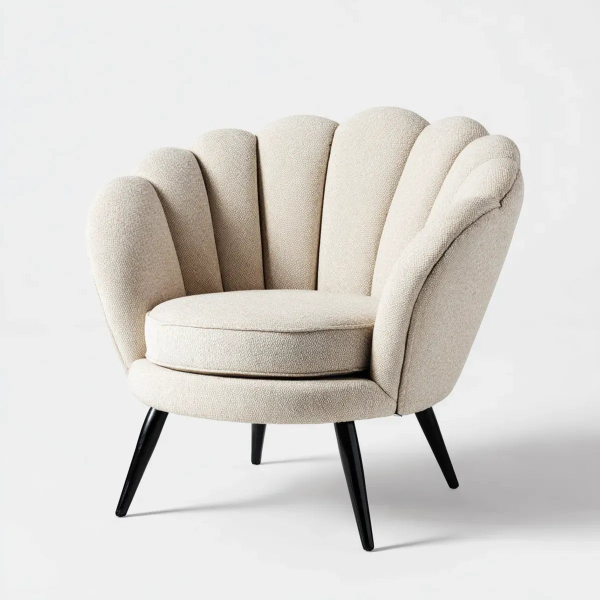 Poltrona da soggiorno crema 78 x 76 x 92 cm rivestimento bouclé in poliestere forma a conchiglia